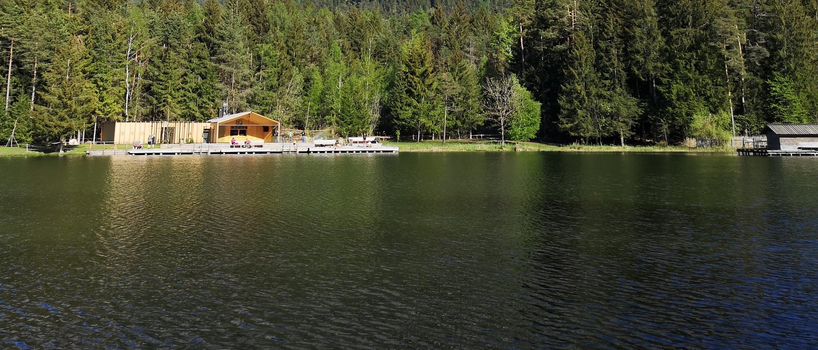 Im Völser Weiher schwimmen – herrlich erfrischend