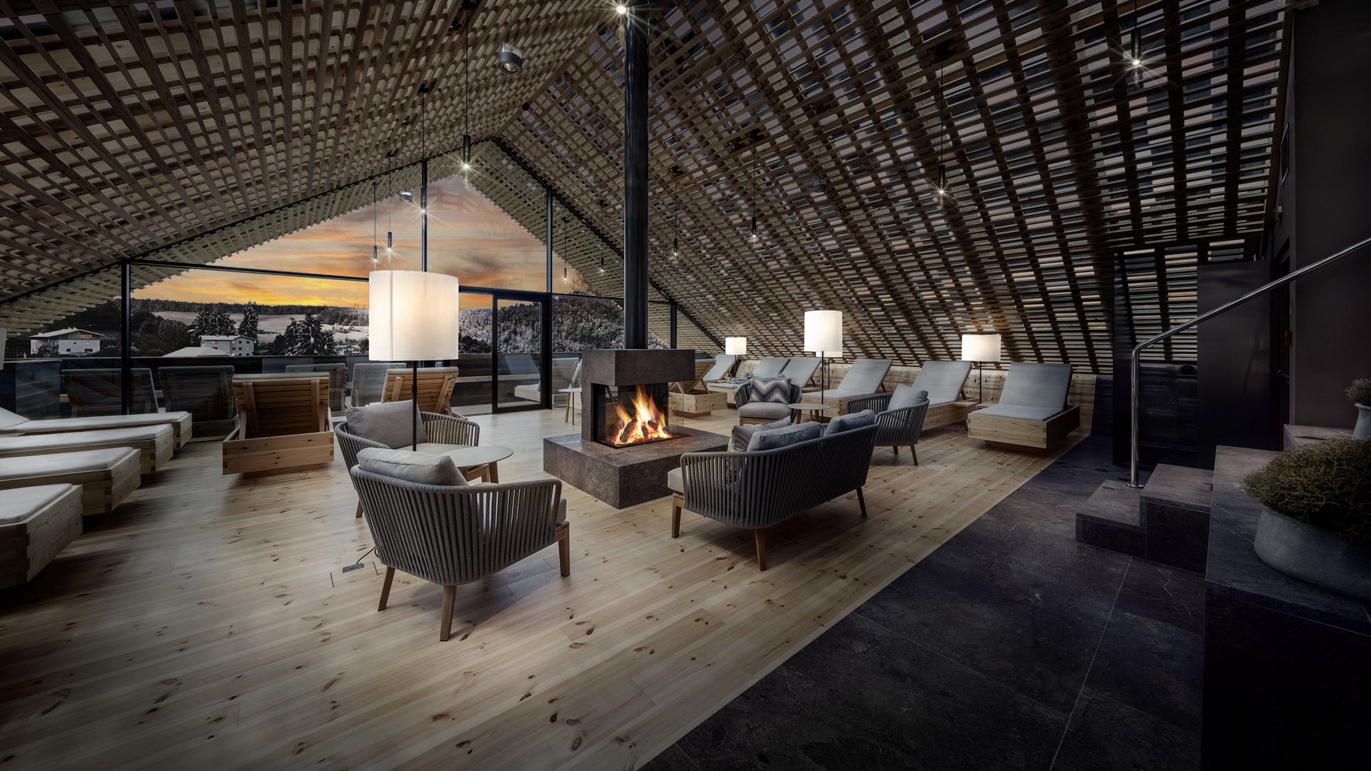 4-Sterne-Hotel Lamm am Fuße der Seiser Alm 4-Sterne-Hotel Lamm am Fuße der Seiser Alm